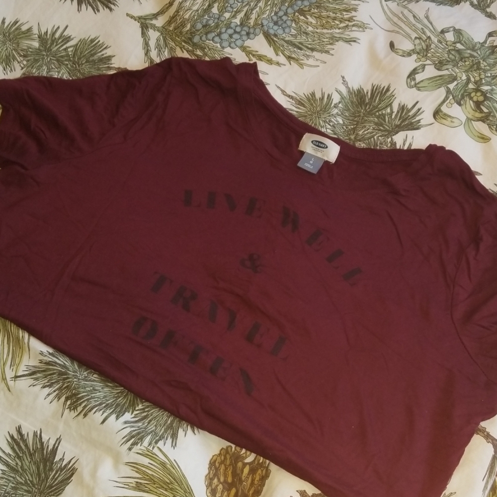 Burgundy old Navy t shirt